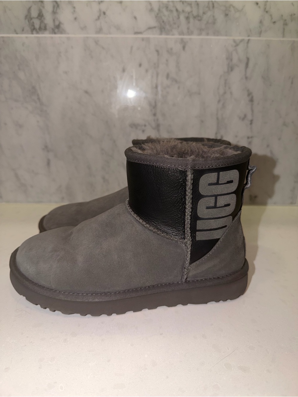 UGG CLASSIC MINI BOOTS